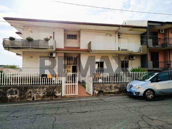 Appartamento Santa Venerina, CT Vendita