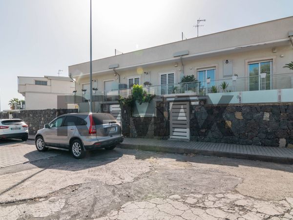 Villa a schiera Zona di prestigio, Catania, CT Vendita