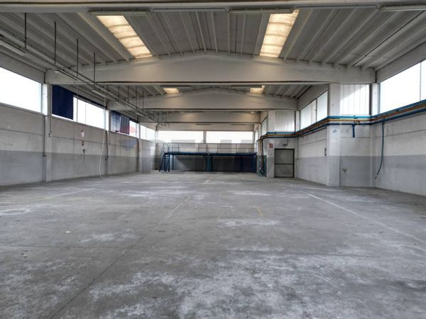 Capannone Industriale Oleggio Castello, NO Vendita