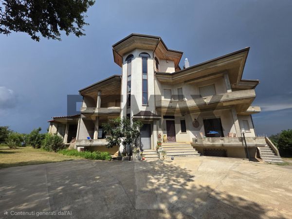 Casa Indipendente Girifalco, CZ Vendita