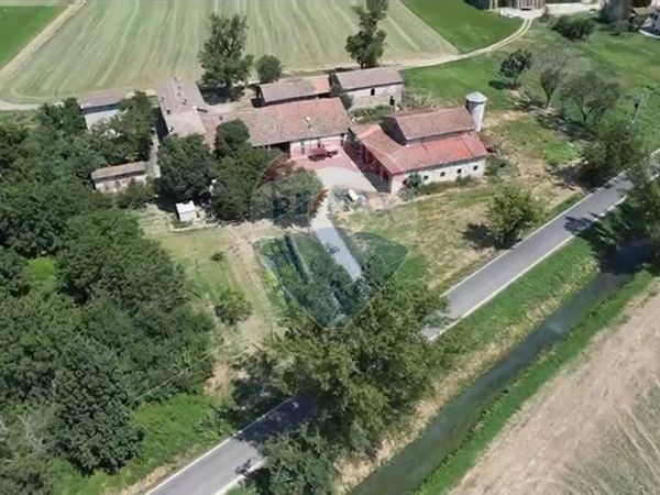 Rustico Collecchio, PR Vendita