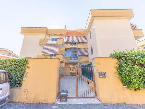 Appartamento Santa Maria delle Mole, Marino, RM Vendita