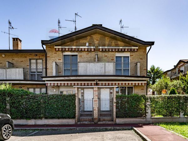 Villa a schiera Caronno Pertusella, VA Vendita