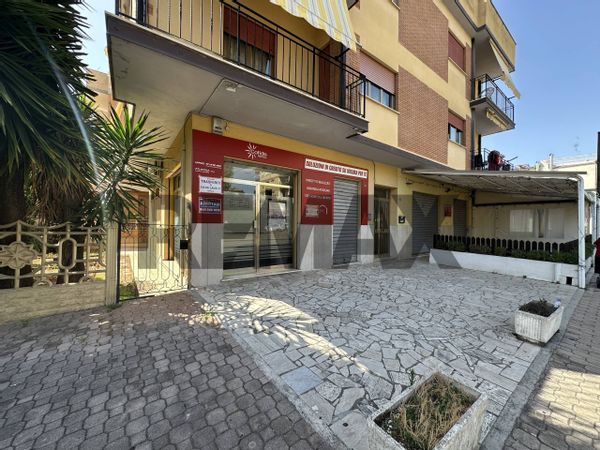 Locale Commerciale Centro, Aprilia, LT Affitto - Foto 2