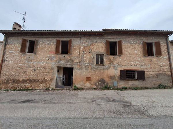 Casa Semindipendente Campello sul Clitunno, PG Vendita