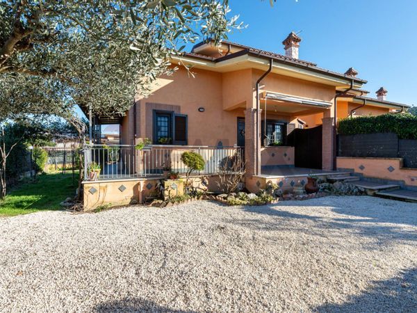 Villa a schiera Acquaviva, Nerola, RM Vendita