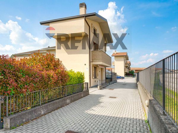 Villa a schiera Bienate, Magnago, MI Vendita