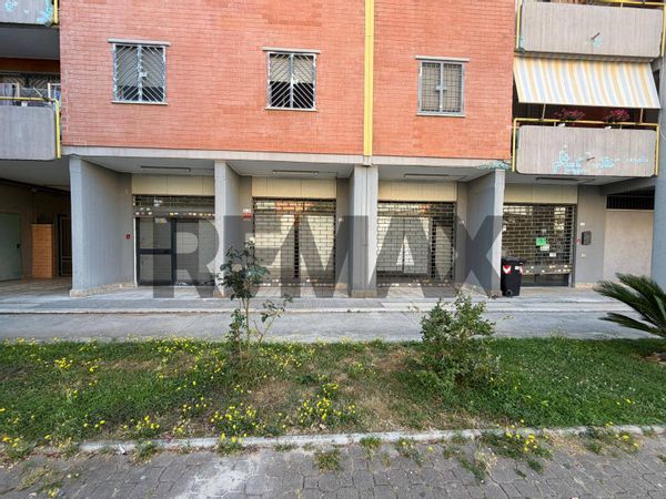 Locale Commerciale Aprilia, LT Affitto