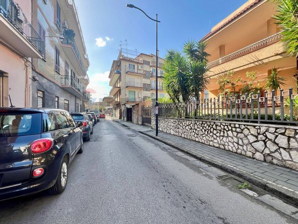 Locale Commerciale Nola, NA Vendita