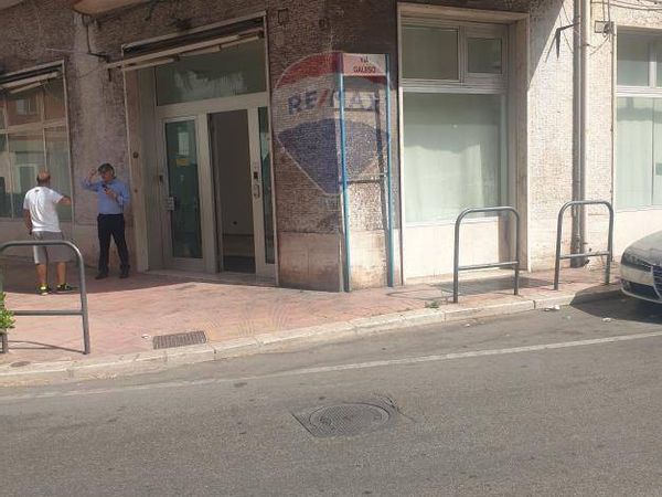 Locale Commerciale Tamburi, Taranto, TA Affitto - Foto 2