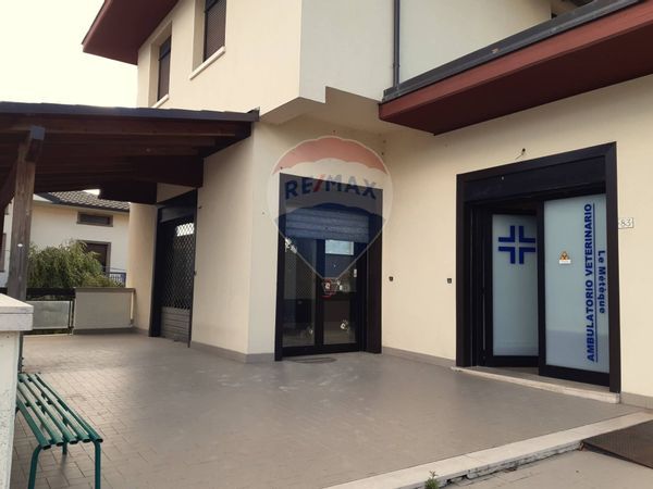 Locale Commerciale Paganica - Tempera, L'Aquila, AQ Affitto