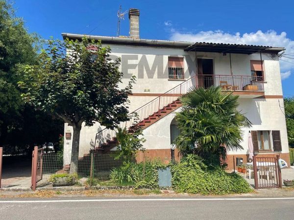 Casa Semindipendente Fabriano, AN Vendita