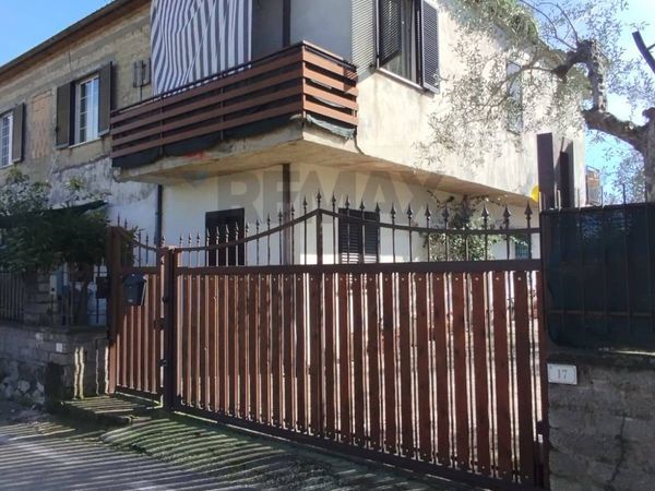 Casa Indipendente Perusi, Santi Cosma e Damiano, LT Vendita