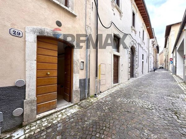 Appartamento Centro storico, L'Aquila, AQ Affitto
