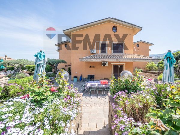 Villetta bifamiliare Frascati, RM Vendita