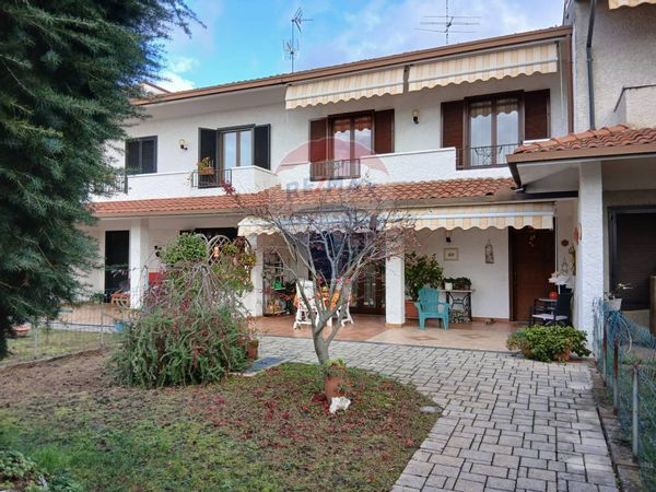 Villa a schiera Vergiate, VA Vendita