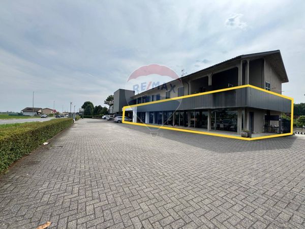 Show room Lurano, BG Affitto