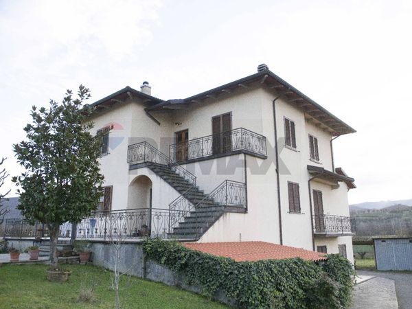 Villetta bifamiliare Poppi, AR Vendita