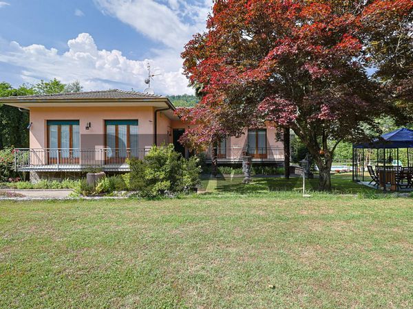 Villa singola Cremenaga, VA Vendita
