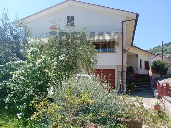 Villa singola Pescia, PT Vendita