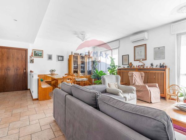 Attico/Mansarda Zona San Pietro, Rho, MI Vendita