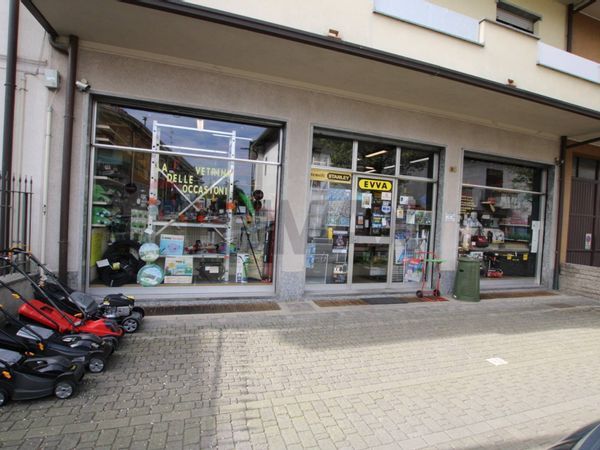 Locale Commerciale Limbiate, MB Affitto