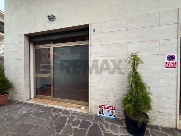 Locale Commerciale Porta Nuova, Pescara, PE Affitto - Foto 2