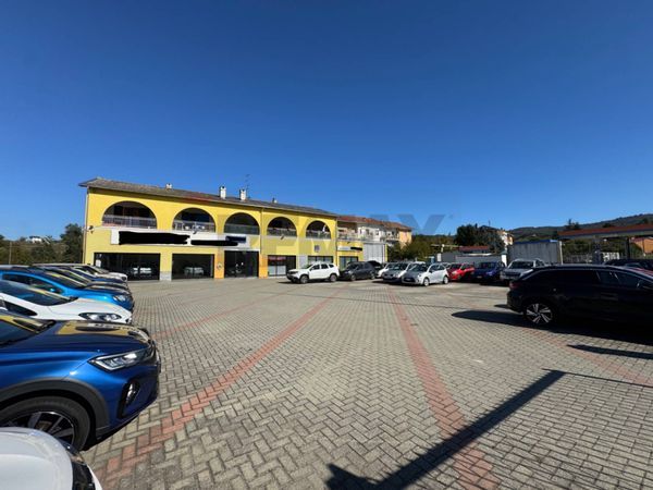 Locale Commerciale Rocchetta, Cairo Montenotte, SV Vendita