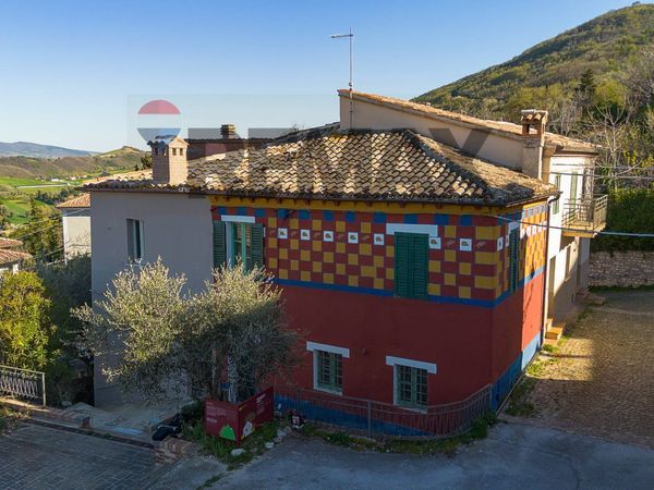 Casa Semindipendente Poggio San Vicino, MC Vendita