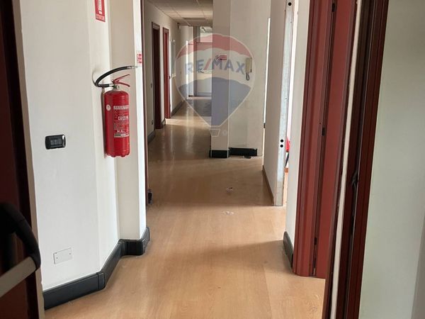 Locale Commerciale Novate Milanese, MI Vendita