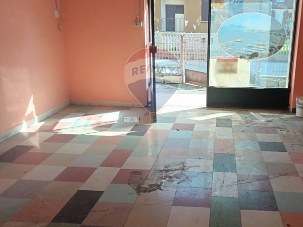 Locale Commerciale Foligno, PG Affitto