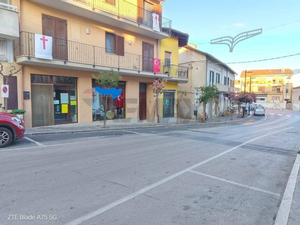 Negozio Tollo, CH Affitto