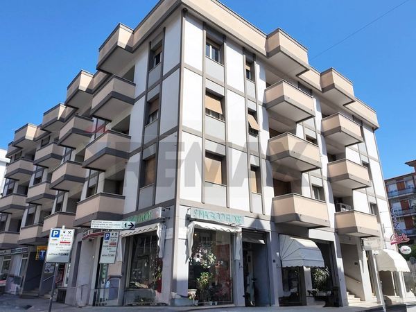 Ufficio Borgo Rodi, Ancona, AN Affitto