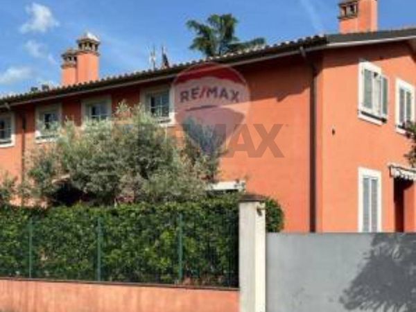 Casa Indipendente Zona Viale Firenze, Foligno, PG Vendita