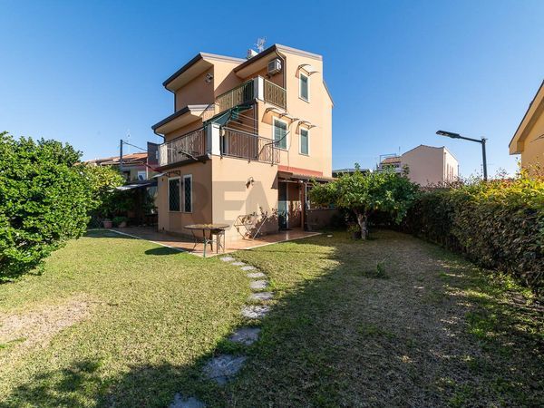 Villa singola Cannizzaro, Aci Castello, CT Vendita