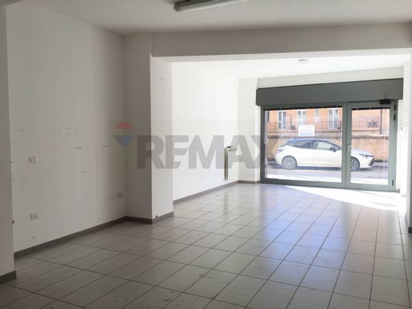 Locale Commerciale Centro storico, L'Aquila, AQ Affitto - Foto 3