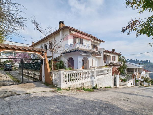 Villa a schiera Penne, PE Vendita