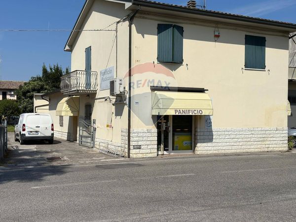 Locale Commerciale Carraie, Ravenna, RA Vendita