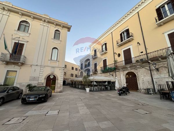 Locale Commerciale Città Vecchia, Bari, BA Affitto