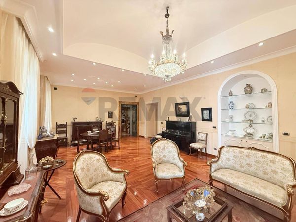 Appartamento Chiaia, Napoli, NA Vendita