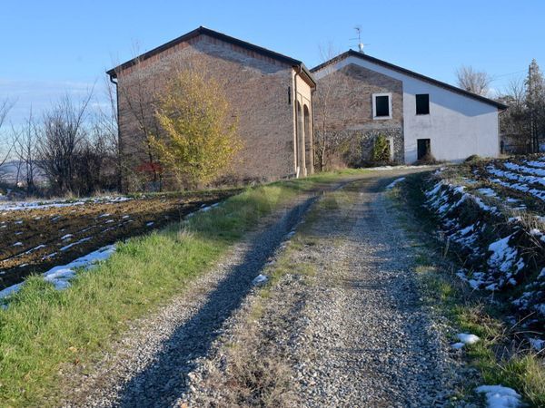 Rustico Cazzola, Traversetolo, PR Vendita