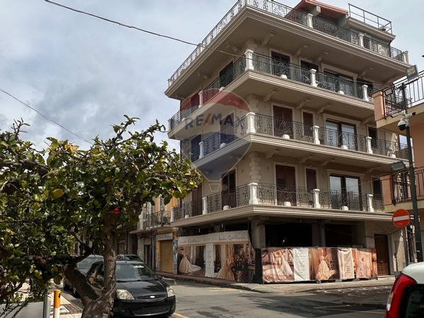 Locale Commerciale Santa Teresa di Riva, ME Affitto