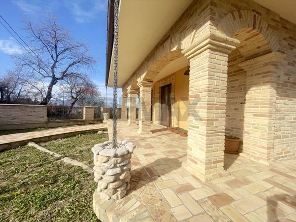 Casa Indipendente Roccamontepiano, CH Vendita