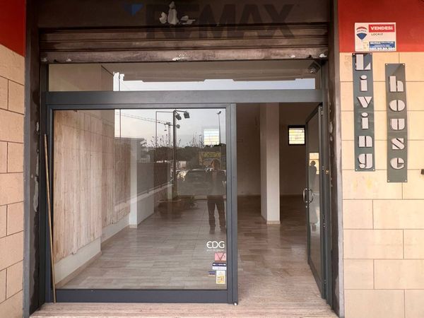 Locale Commerciale Triggiano, BA Affitto
