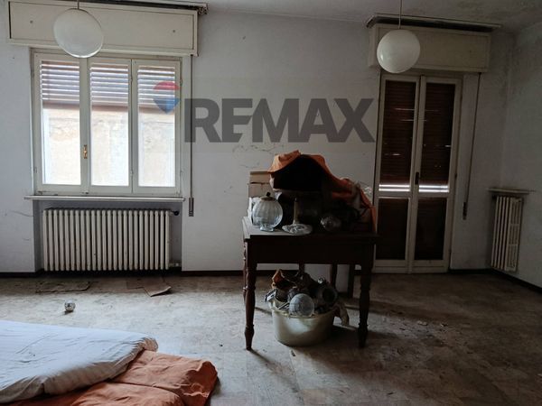 Casa Semindipendente Sannazzaro de' Burgondi, PV Vendita