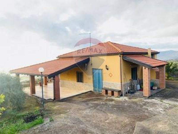 Villa singola Adrano, CT Vendita