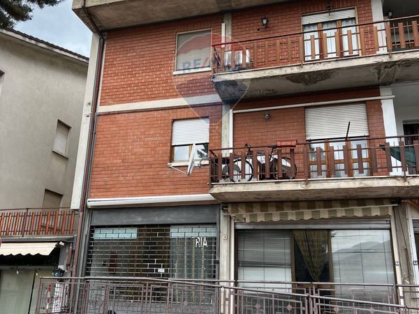 Locale Commerciale Rivotorto, Assisi, PG Affitto