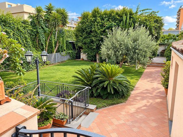 Villa singola De Gasperi - p.zza Europa, Catania, CT Vendita