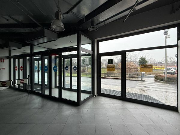 Locale Commerciale Lallio, BG Affitto