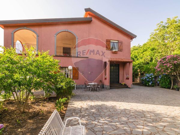 Villa singola Adrano, CT Vendita